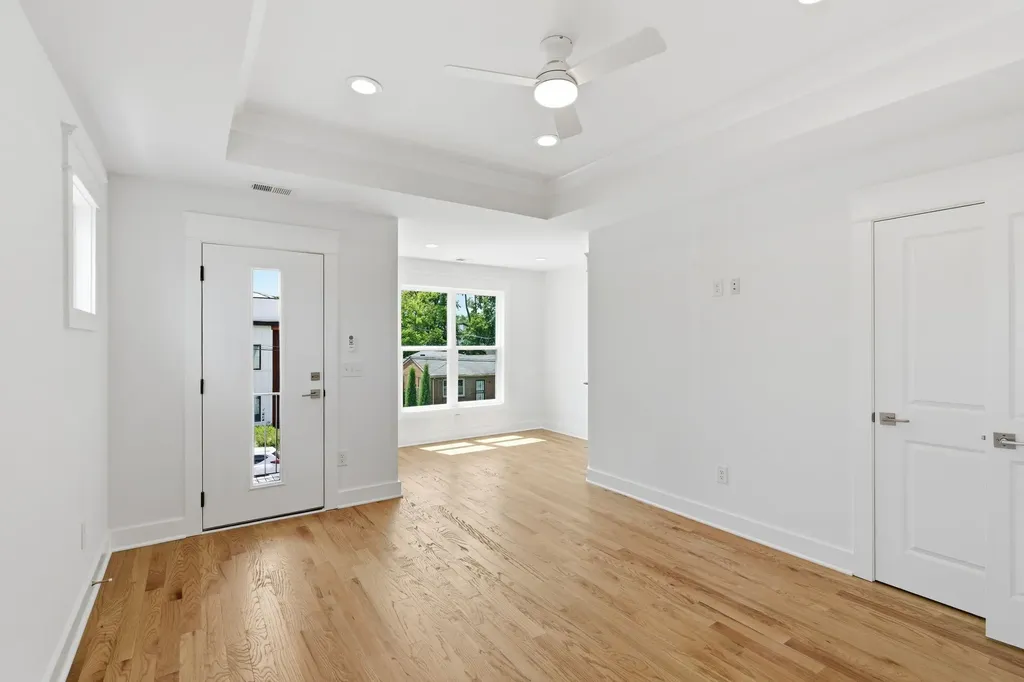 2006B 10th Ave, N Nashville TN 37208