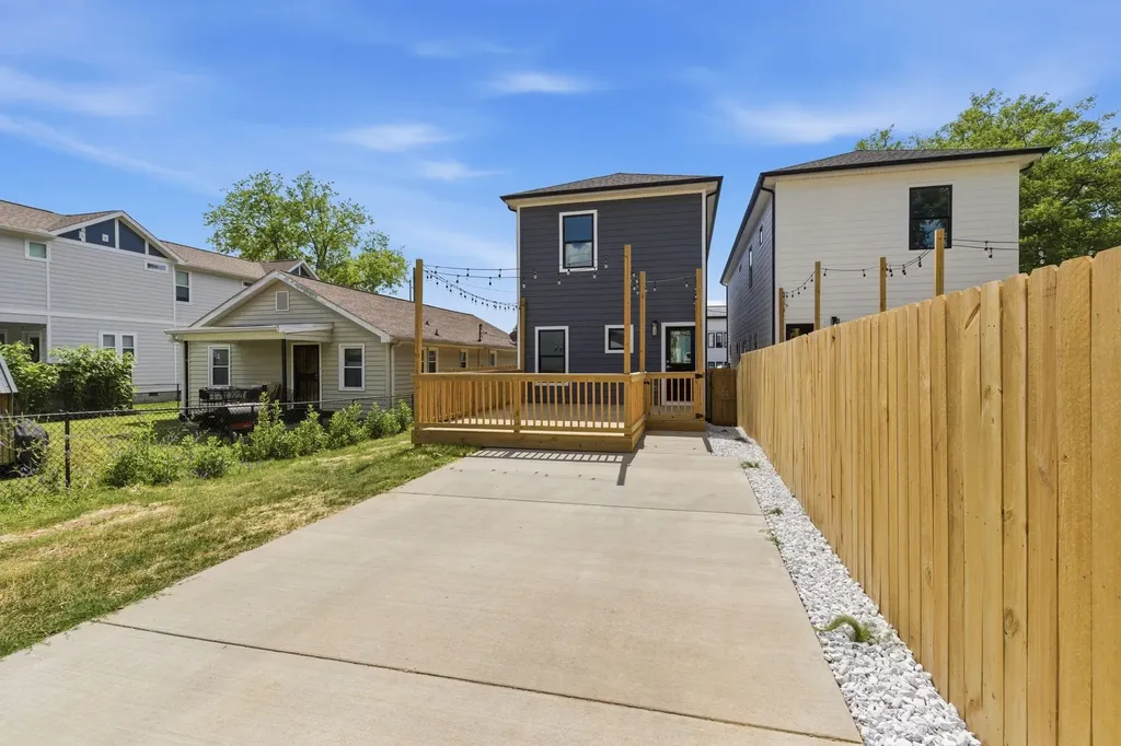 2006B 10th Ave, N Nashville TN 37208