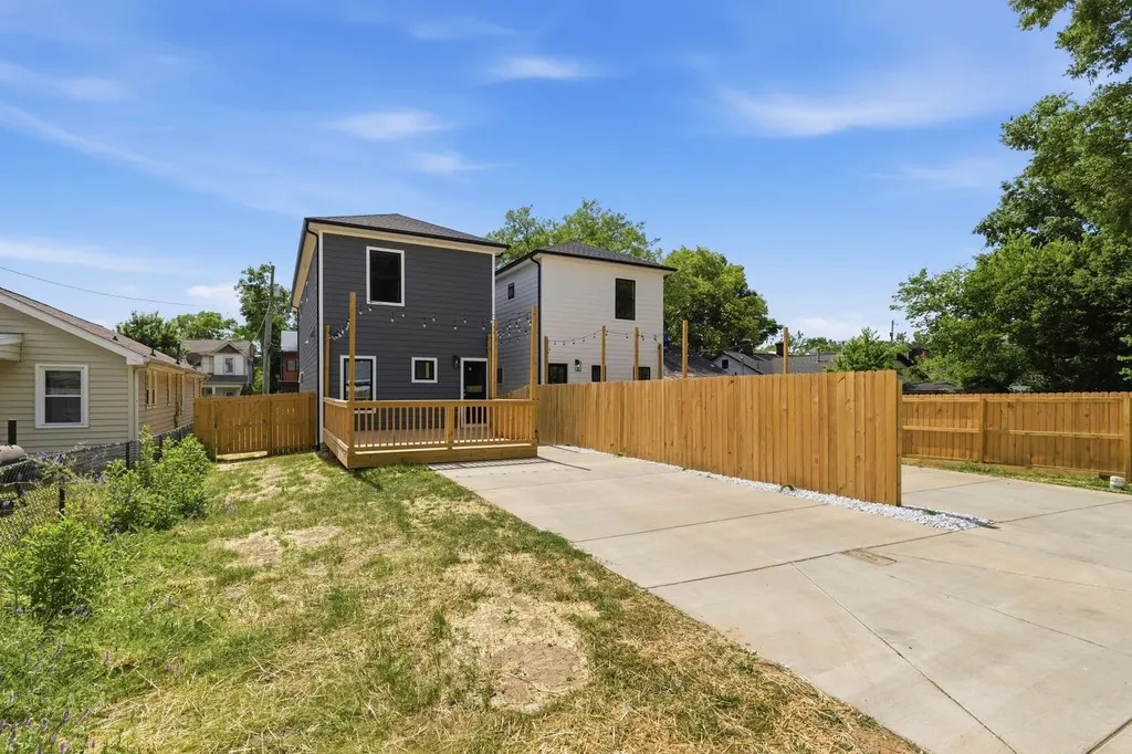 2006B 10th Ave, N Nashville TN 37208