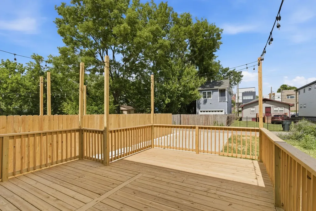 2006B 10th Ave, N Nashville TN 37208