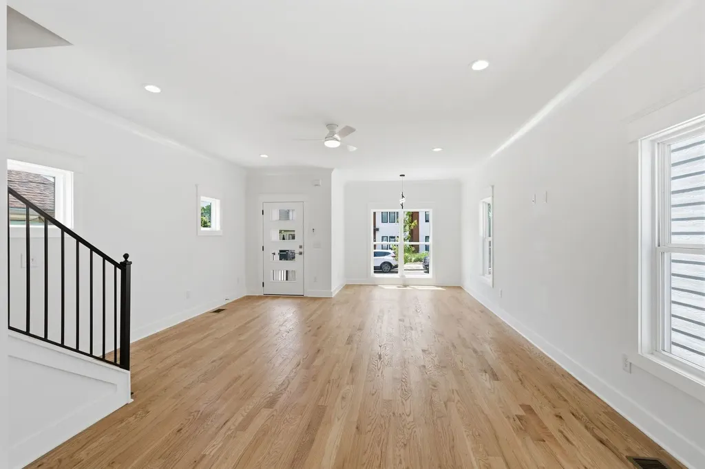 2006B 10th Ave, N Nashville TN 37208