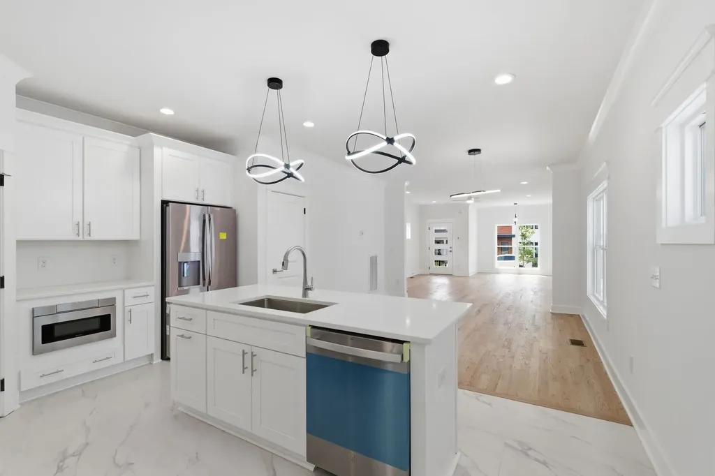 2006B 10th Ave, N Nashville TN 37208