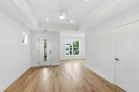 2006B 10th Ave, N Nashville TN 37208