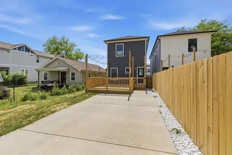 2006B 10th Ave, N Nashville TN 37208