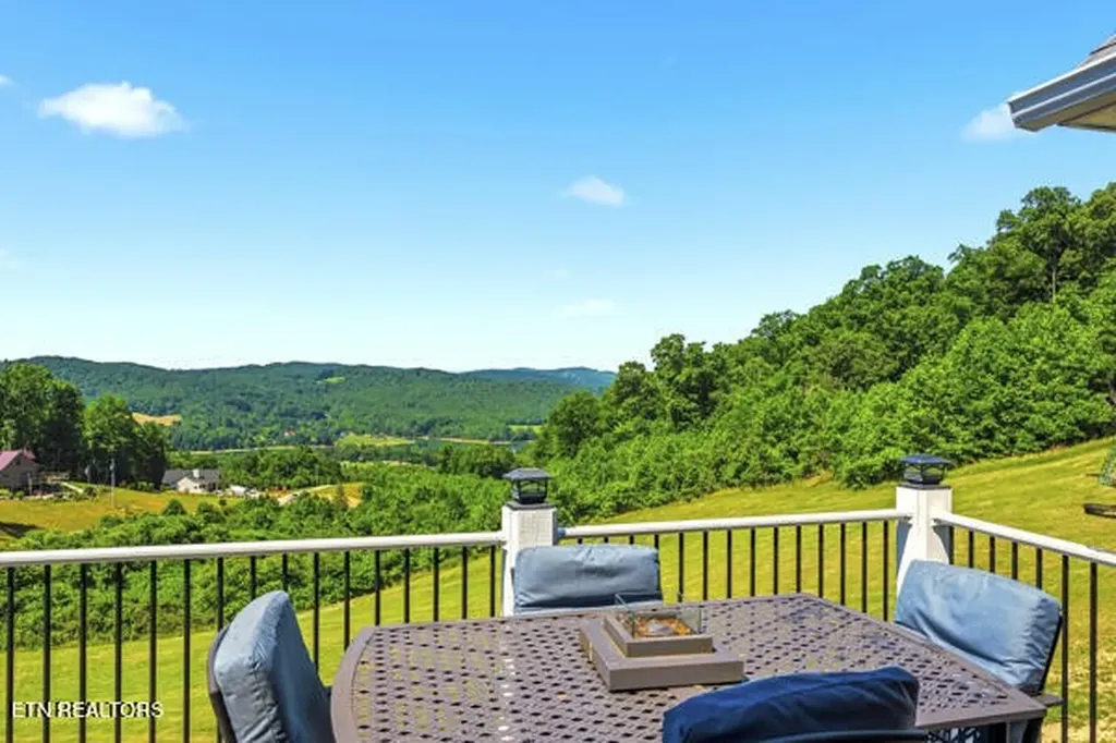 301 Mountain Way Sharps Chapel TN 37866