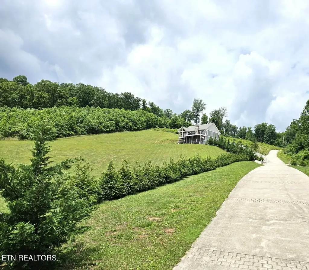 301 Mountain Way Sharps Chapel TN 37866