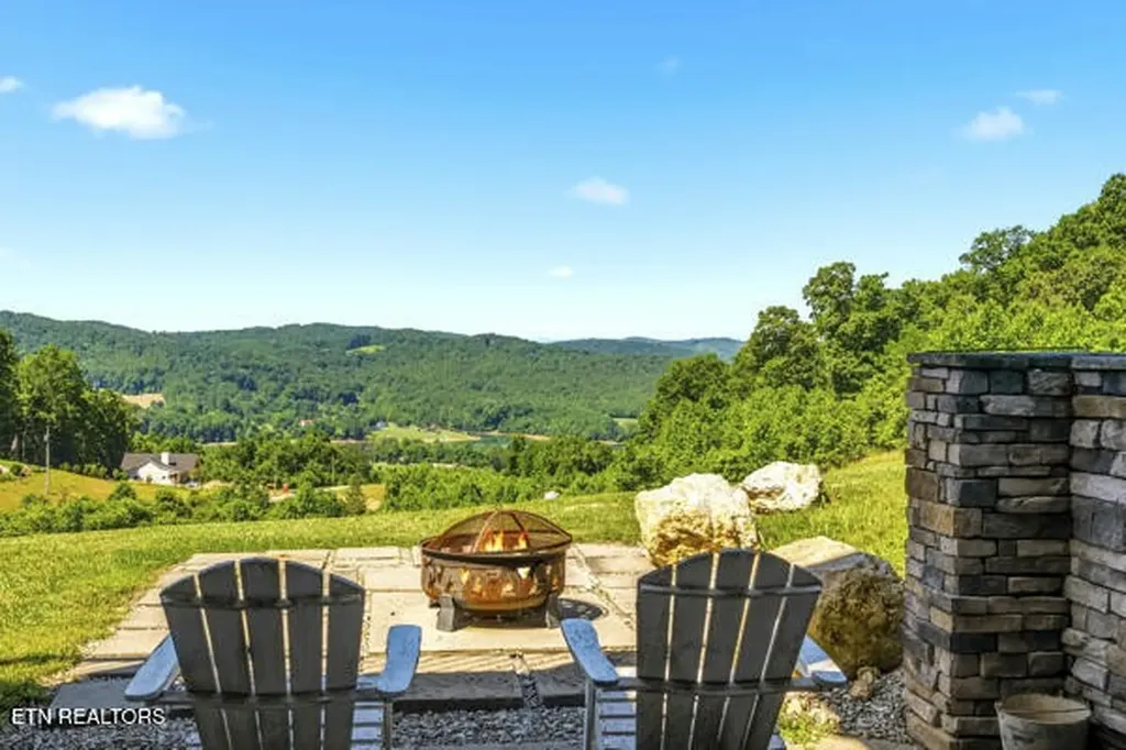 301 Mountain Way Sharps Chapel TN 37866