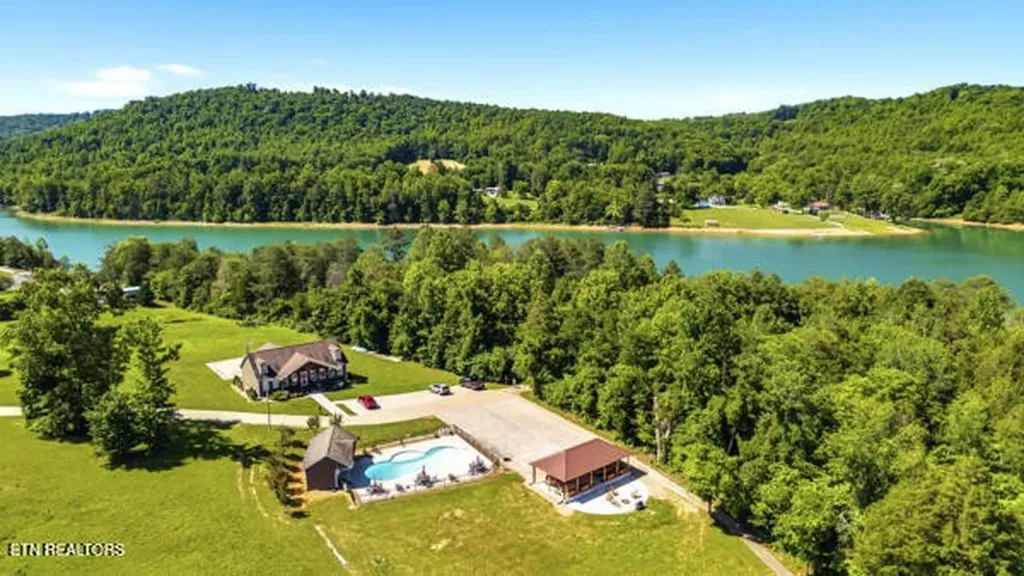 301 Mountain Way Sharps Chapel TN 37866