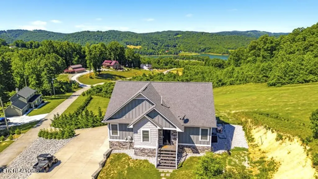 301 Mountain Way Sharps Chapel TN 37866