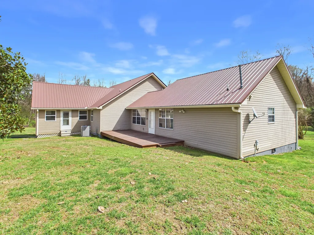 228 County Road 326 Sweetwater TN 37874