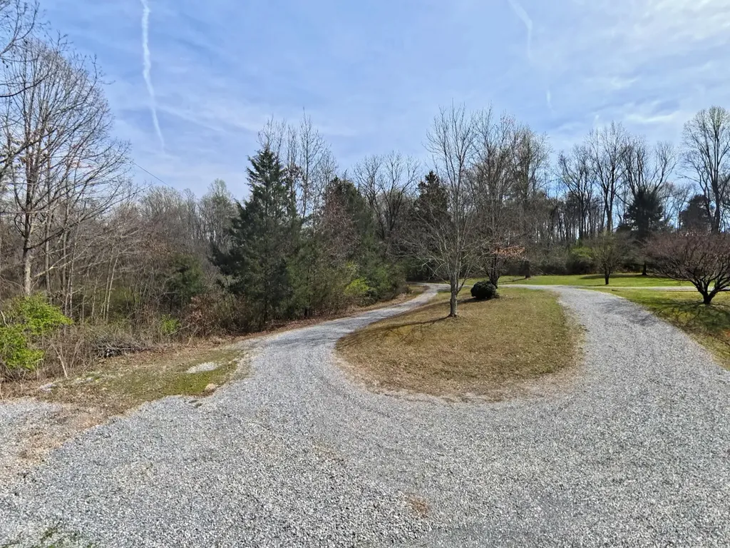 228 County Road 326 Sweetwater TN 37874