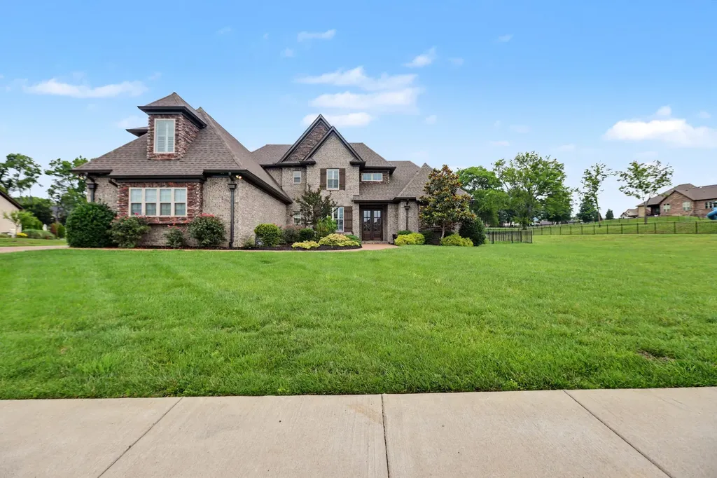 98 Mulberry Grove Gallatin TN 37066