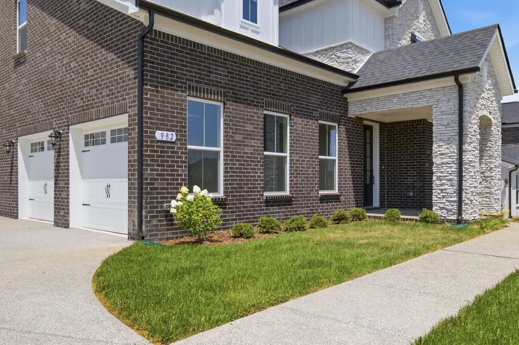 982 Champions Circle Mount Juliet TN 37122