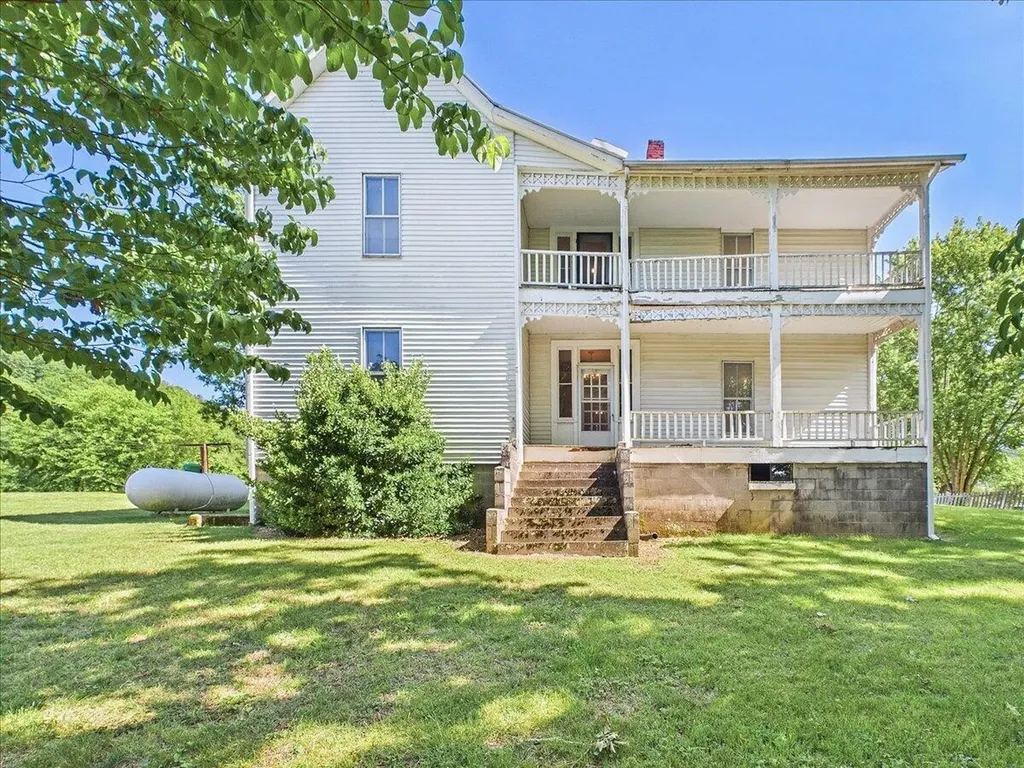 111 Bryan Hill Drive Tellico Plains TN 37385
