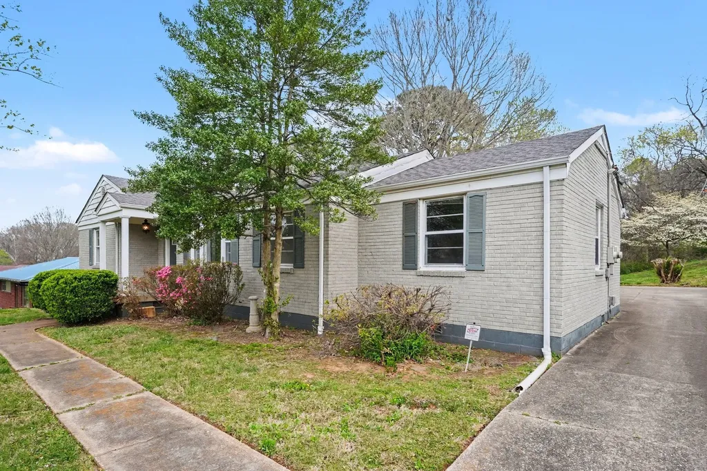 1662 Valley Road Clarksville TN 37043