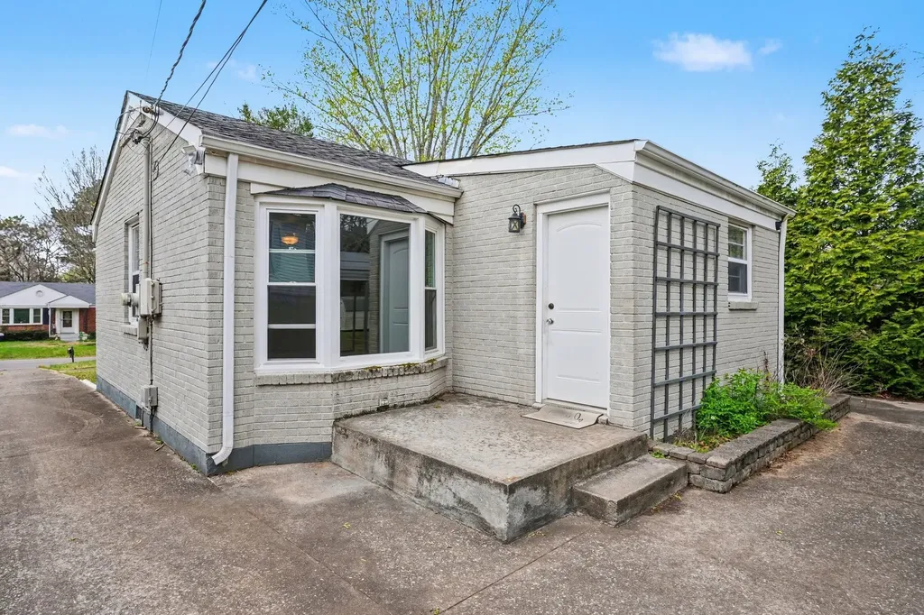 1662 Valley Road Clarksville TN 37043