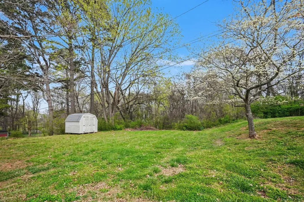 1662 Valley Road Clarksville TN 37043