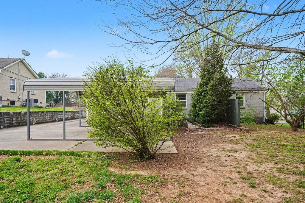 1662 Valley Road Clarksville TN 37043