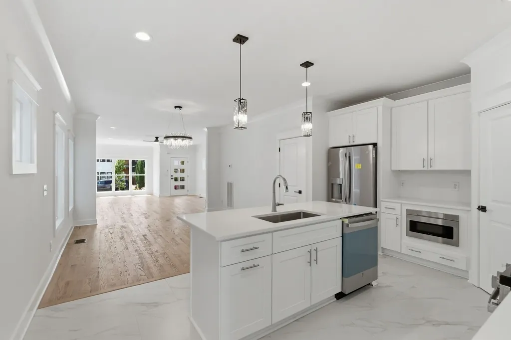 2006A 10th Ave, N Nashville TN 37208