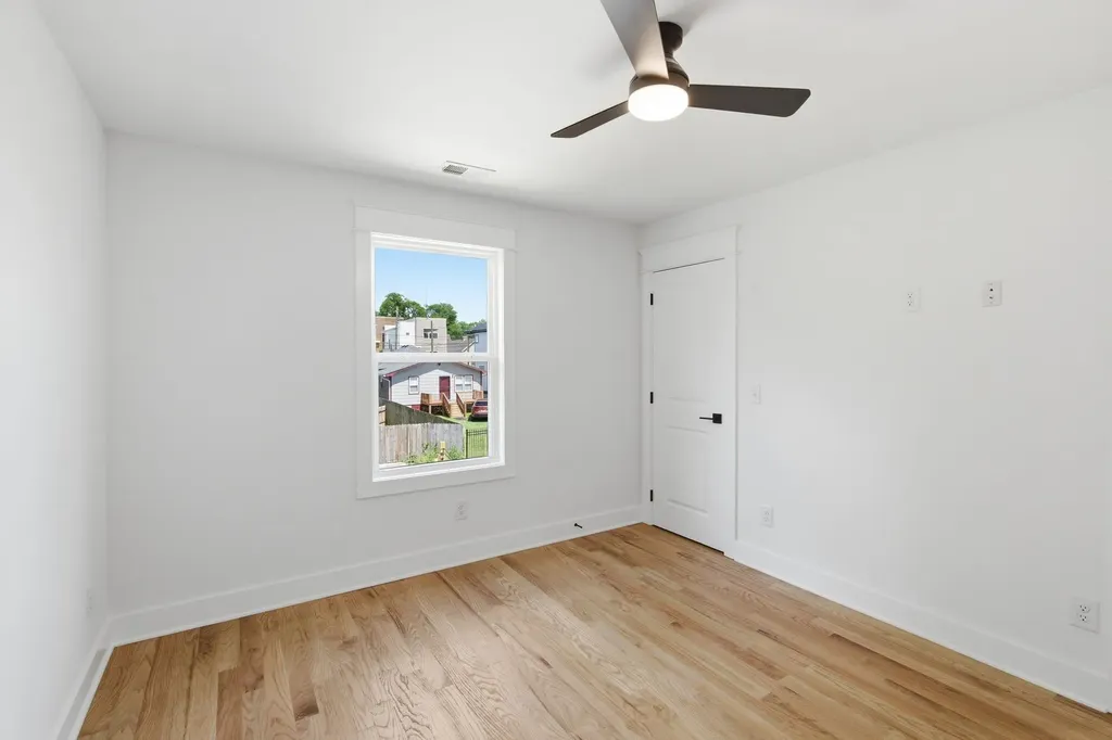 2006A 10th Ave, N Nashville TN 37208