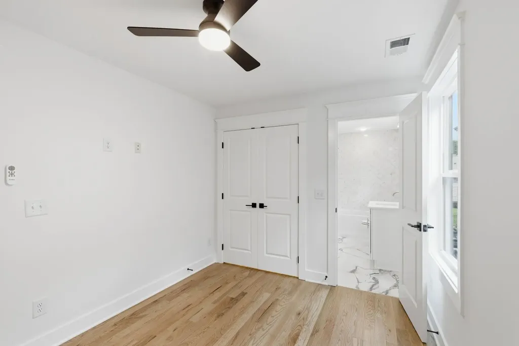 2006A 10th Ave, N Nashville TN 37208