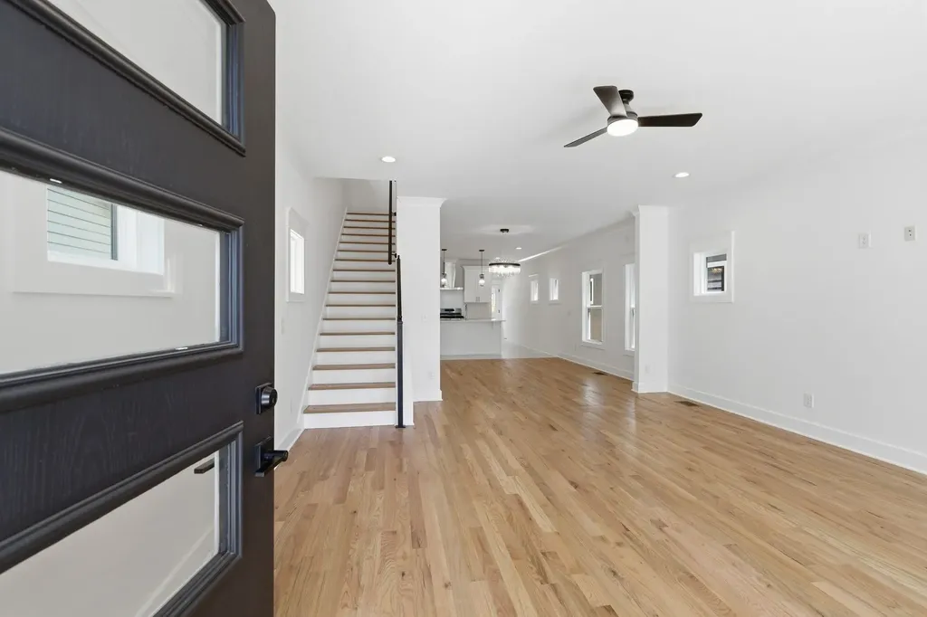 2006A 10th Ave, N Nashville TN 37208