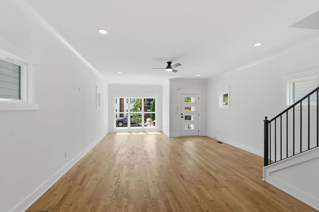 2006A 10th Ave, N Nashville TN 37208