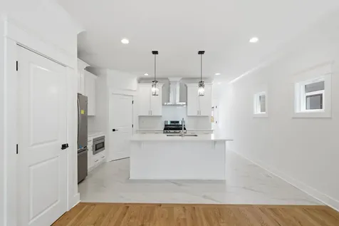 2006A 10th Ave, N Nashville TN 37208