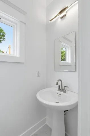 2006A 10th Ave, N Nashville TN 37208