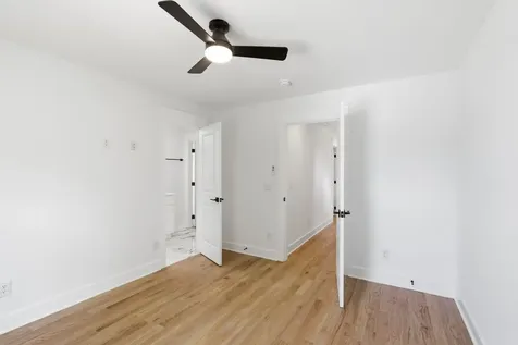 2006A 10th Ave, N Nashville TN 37208