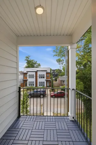 2006A 10th Ave, N Nashville TN 37208