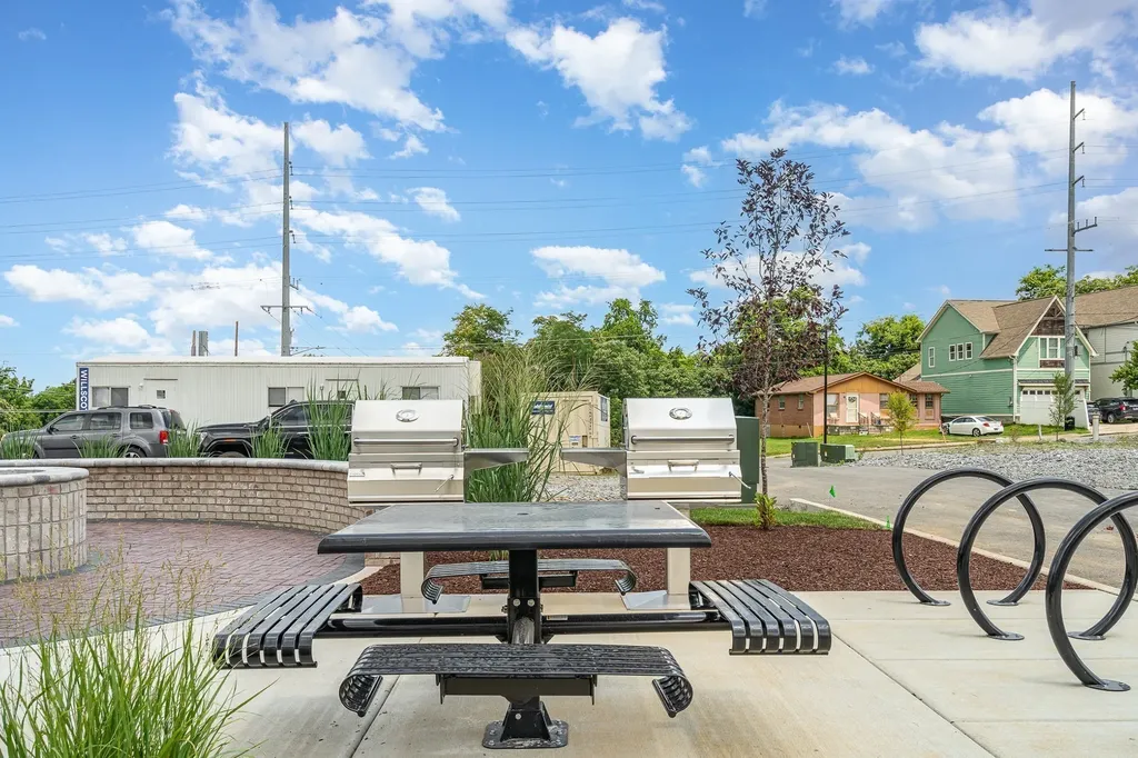 820 42nd Ave, N Nashville TN 37209