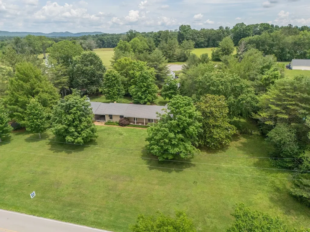 9133 Twelve Corners Road Lascassas TN 37085