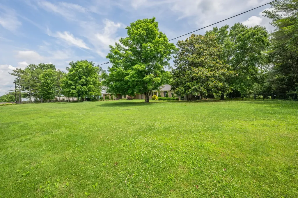 9133 Twelve Corners Road Lascassas TN 37085