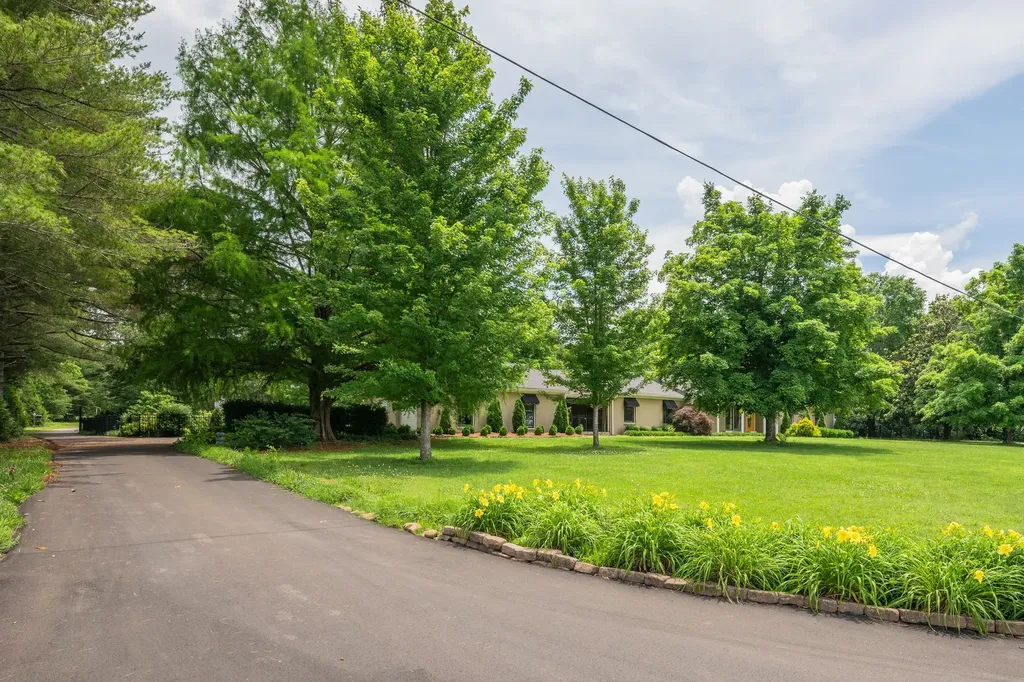 9133 Twelve Corners Road Lascassas TN 37085