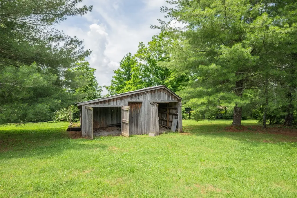 9133 Twelve Corners Road Lascassas TN 37085