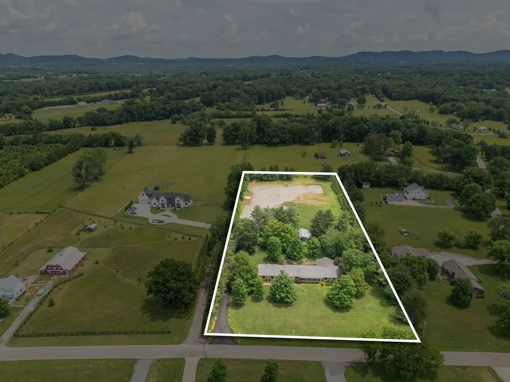 9133 Twelve Corners Road Lascassas TN 37085