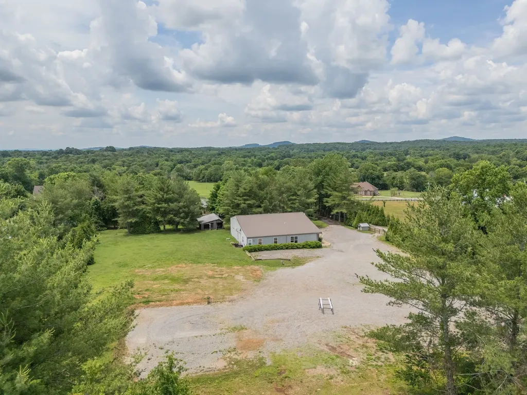 9133 Twelve Corners Road Lascassas TN 37085