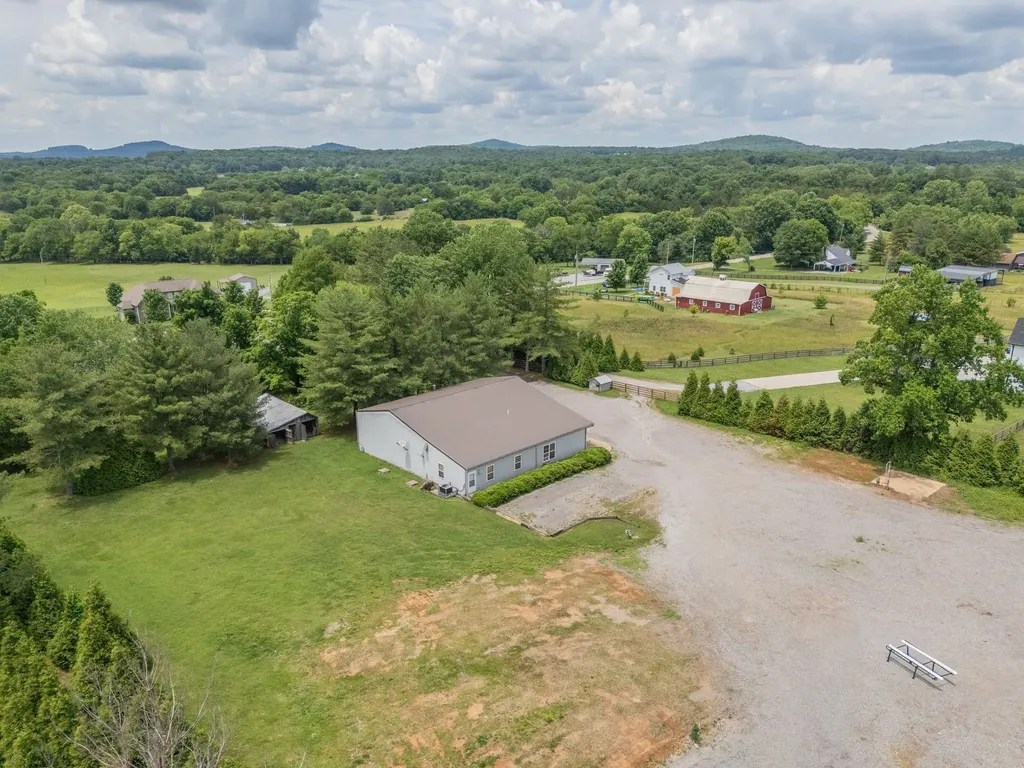 9133 Twelve Corners Road Lascassas TN 37085