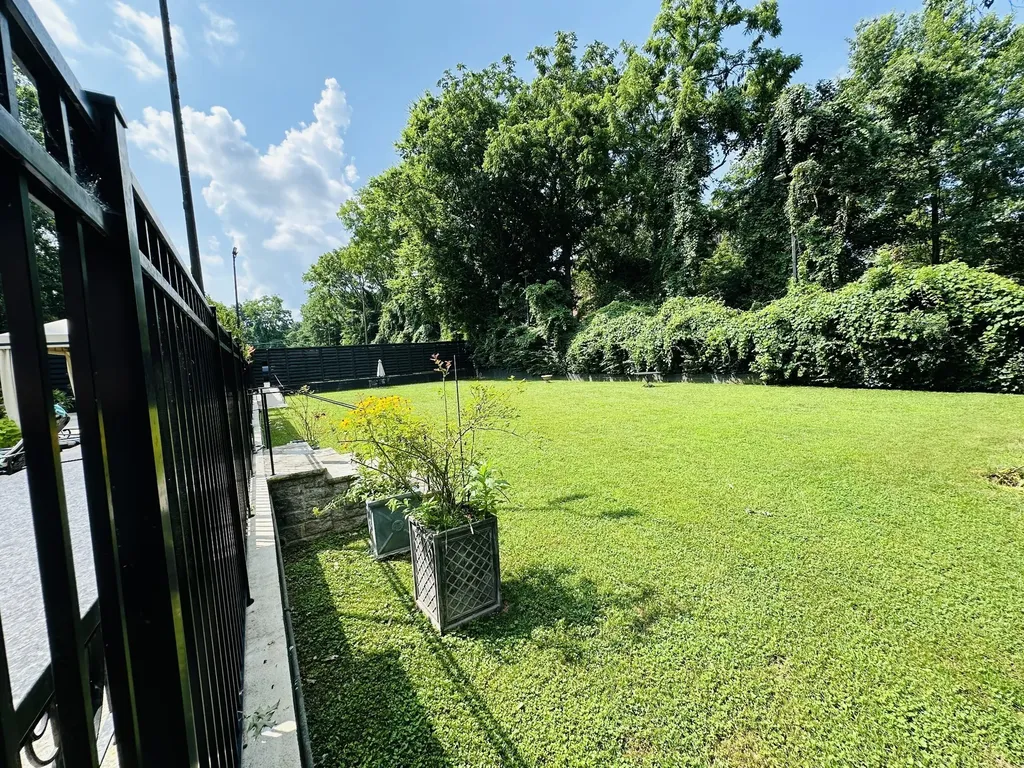4215 Harding Pike Nashville TN 37205