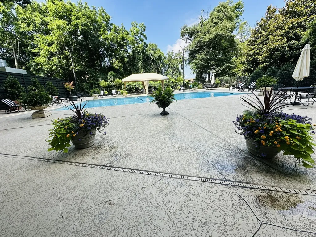 4215 Harding Pike Nashville TN 37205