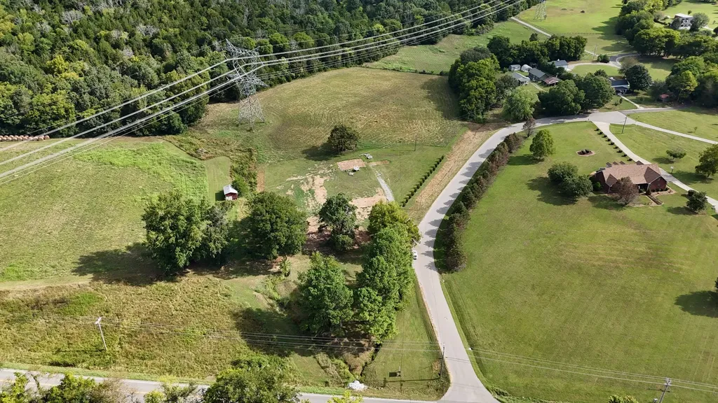 6815 Bizzell Howell Lane College Grove TN 37046