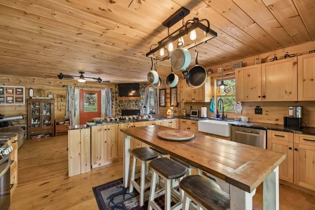1532 Turkey Creek Road Tellico Plains TN 37385