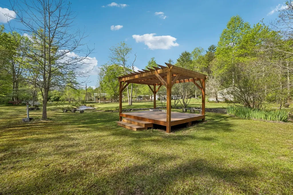 1532 Turkey Creek Road Tellico Plains TN 37385