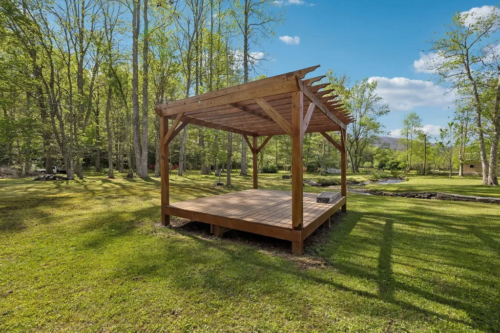 1532 Turkey Creek Road Tellico Plains TN 37385