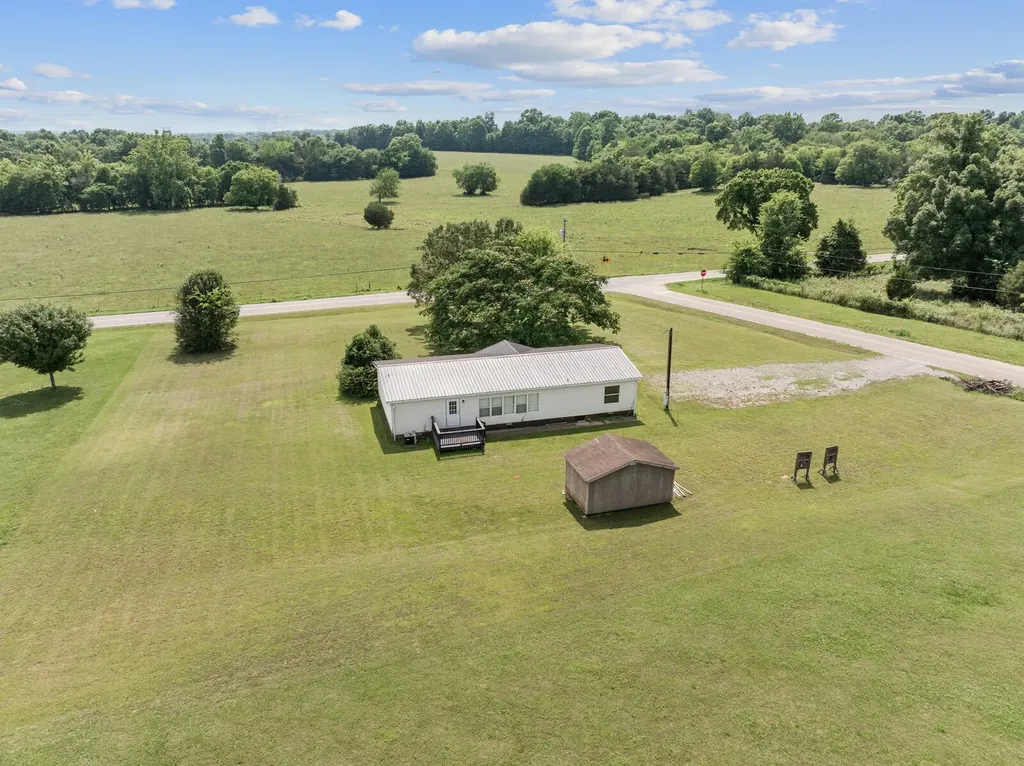1572 Old Nashville Dirt Road Shelbyville TN 37160
