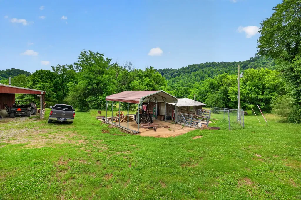 8029 Brimstone Creek Road Whitleyville TN 38588