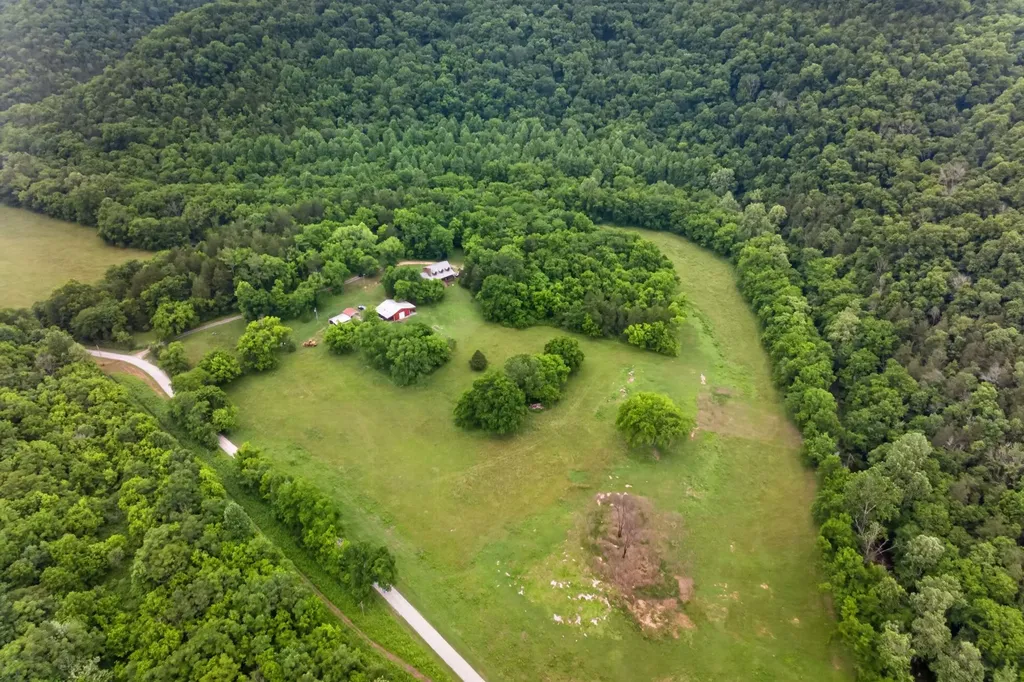 8029 Brimstone Creek Road Whitleyville TN 38588
