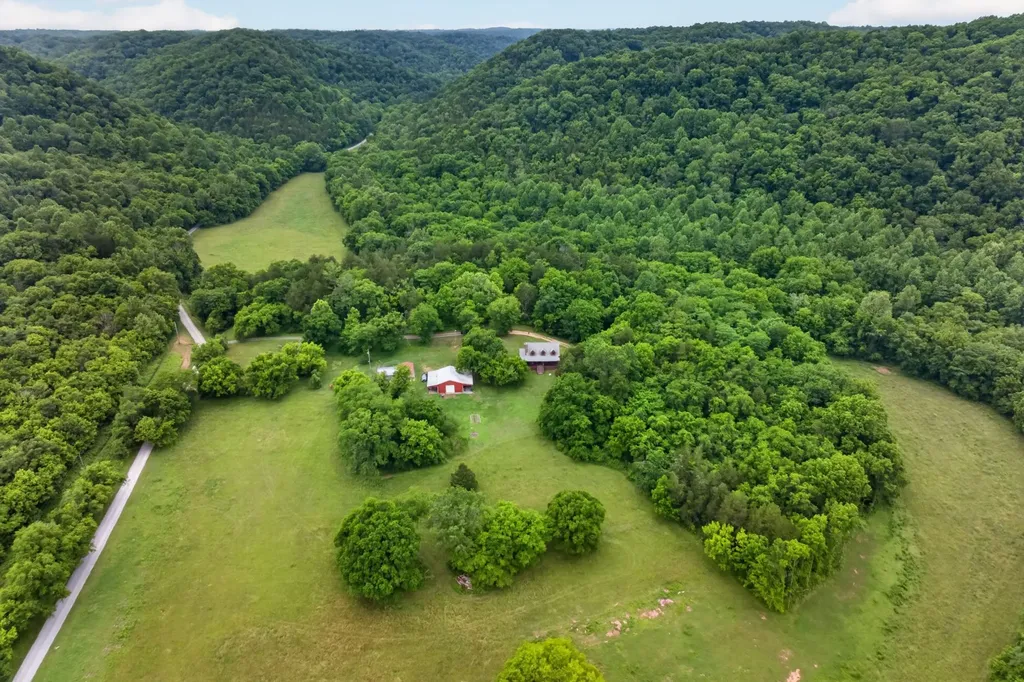 8029 Brimstone Creek Road Whitleyville TN 38588
