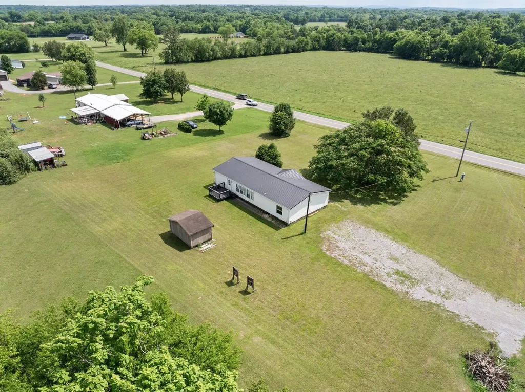 1572 Old Nashville Dirt Road Shelbyville TN 37160